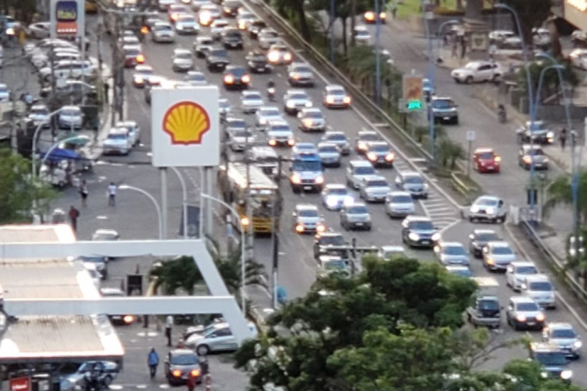 Transalvador registra congestionamento em duas vias nesta terça-feira (14)