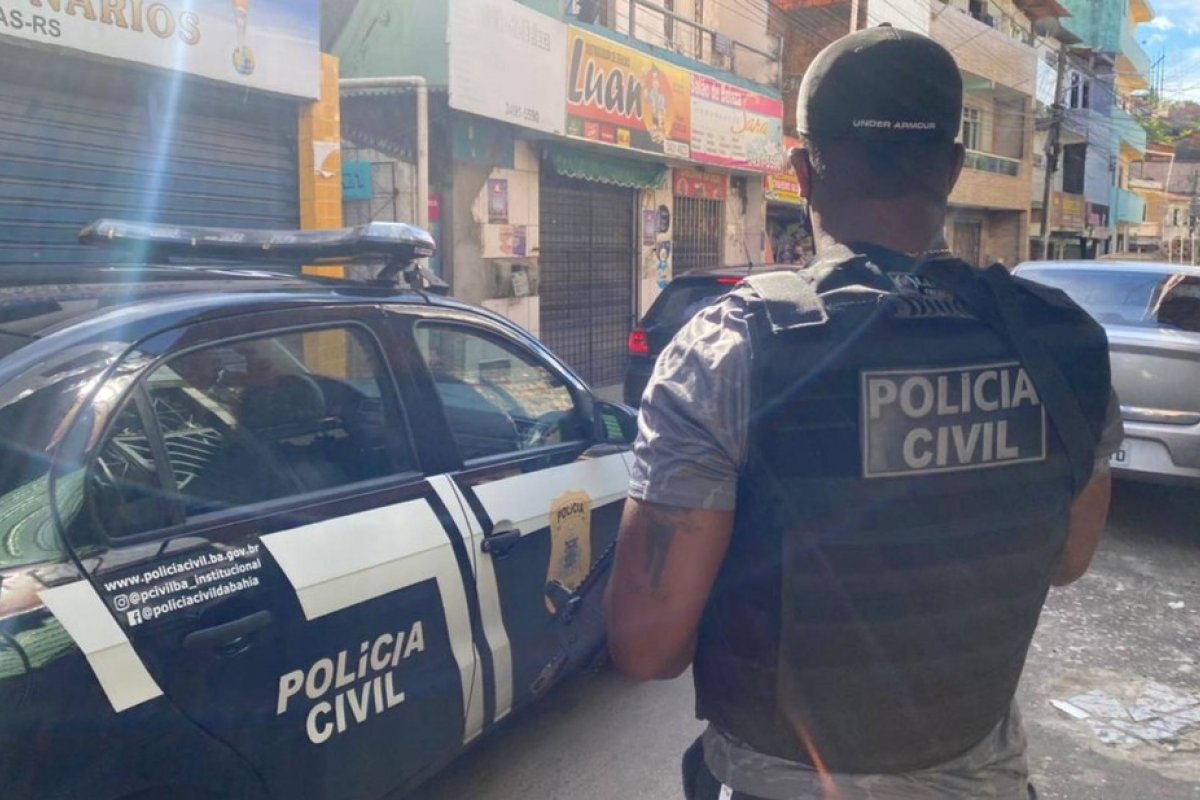 Corpo com marca de tiros é encontrado no bairro do Rio Sena, em Salvador