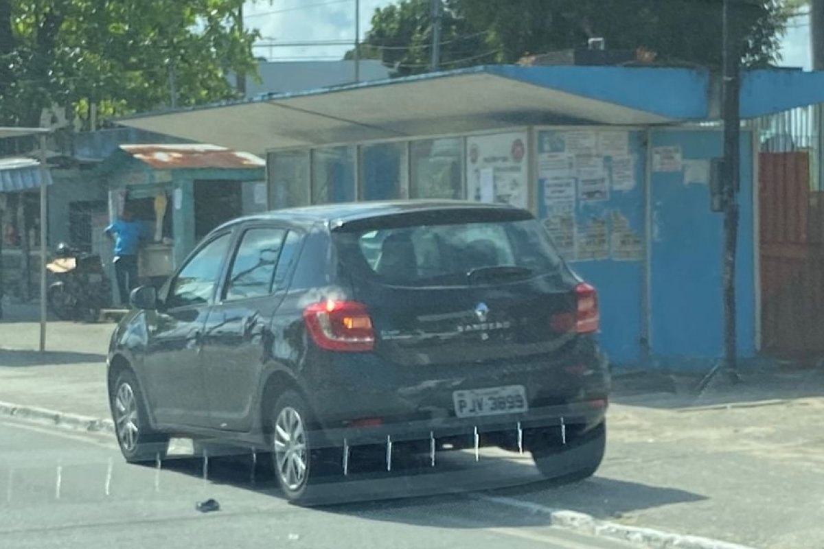 Homens armados roubam carro no bairro do Cabula, em Salvador