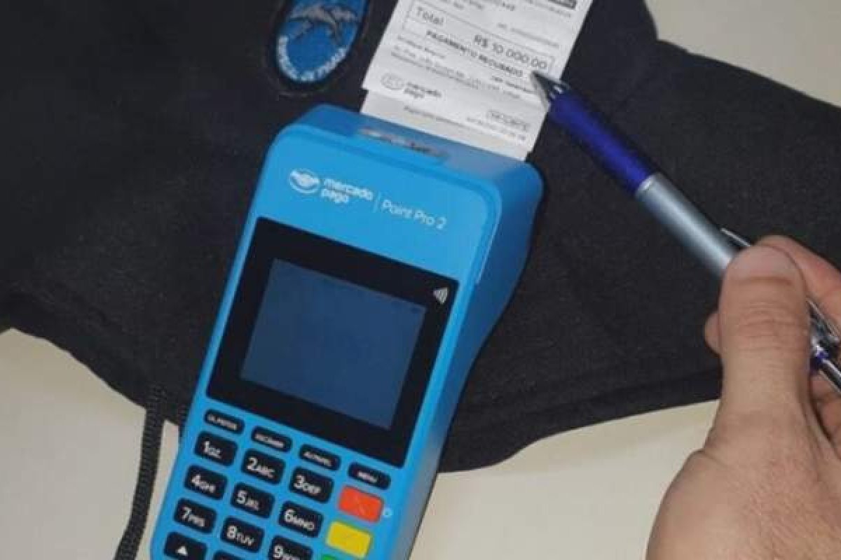 Ambulantes são presos após aplicar 'golpe da maquininha' em turistas polonesas