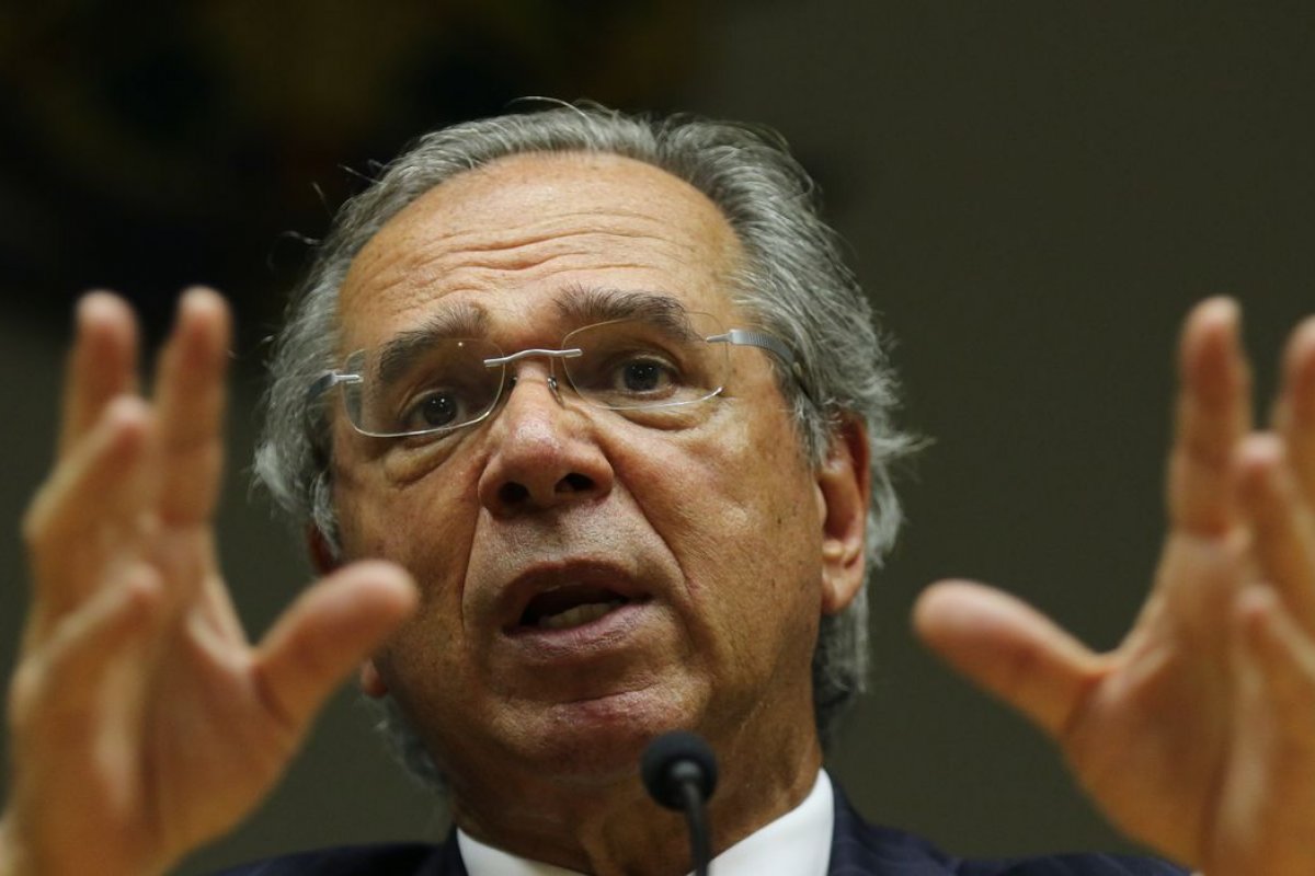 Em evento, Paulo Guedes pede ajuda para adiar pagamento de precatórios