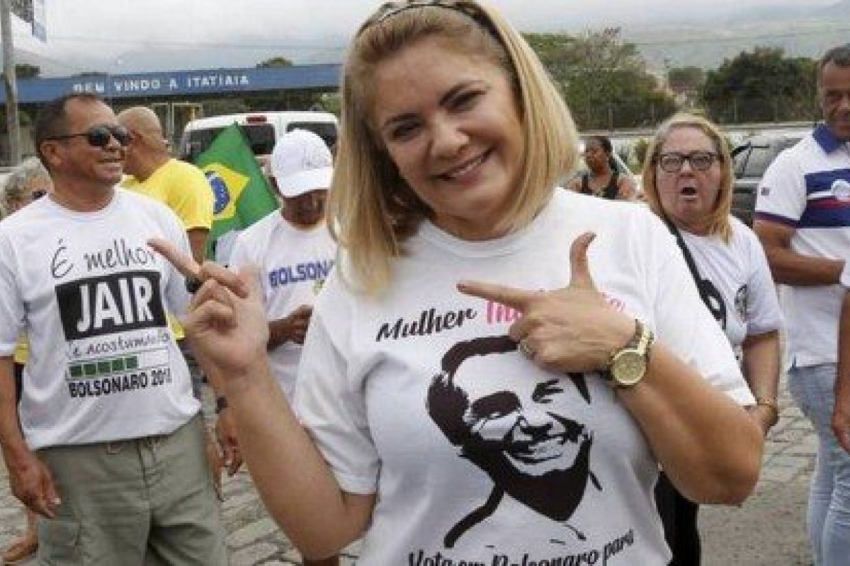 CPI aprova convocação da ex-esposa de Bolsonaro