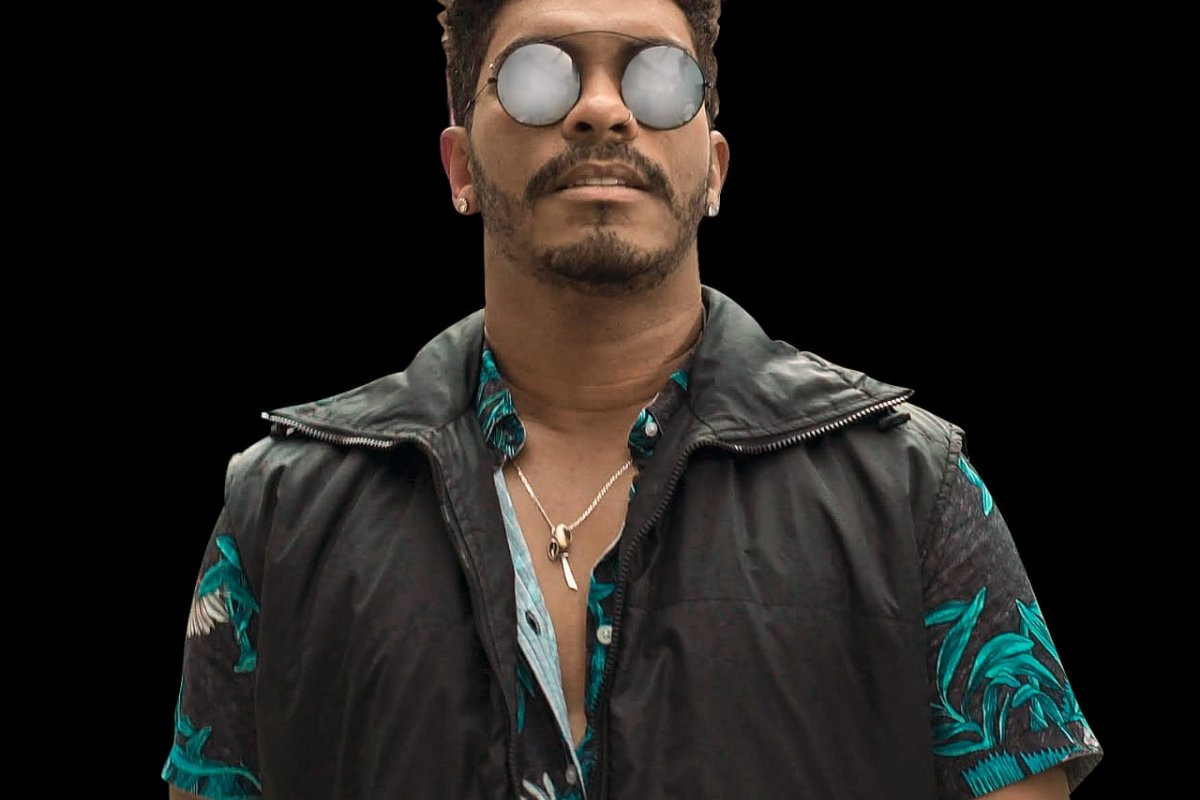 Denny Denan realiza show no Santo Antônio Além do Carmo