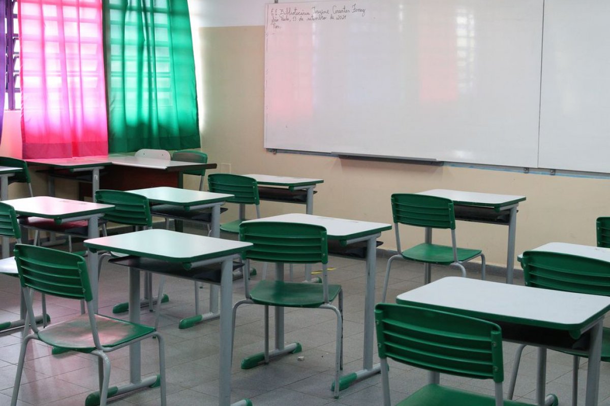 Professores brasileiros têm os piores salários da OCDE, diz estudo