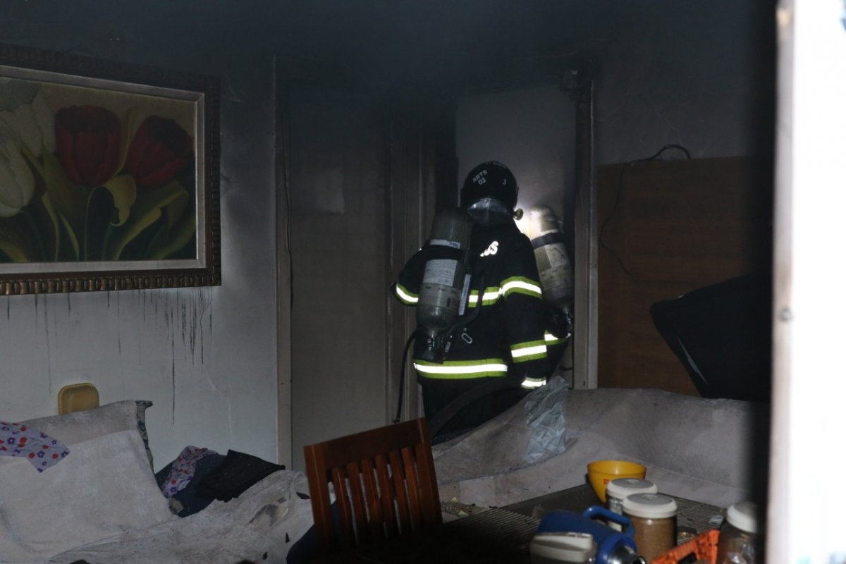 Casa pega fogo no Dois de Julho