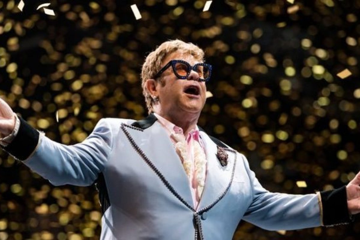 Após sofrer queda, Elton John adia turnê no Reino Unido