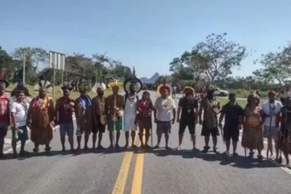 Índios protestam em Itamaraju e Camacã contra 'marco temporal'