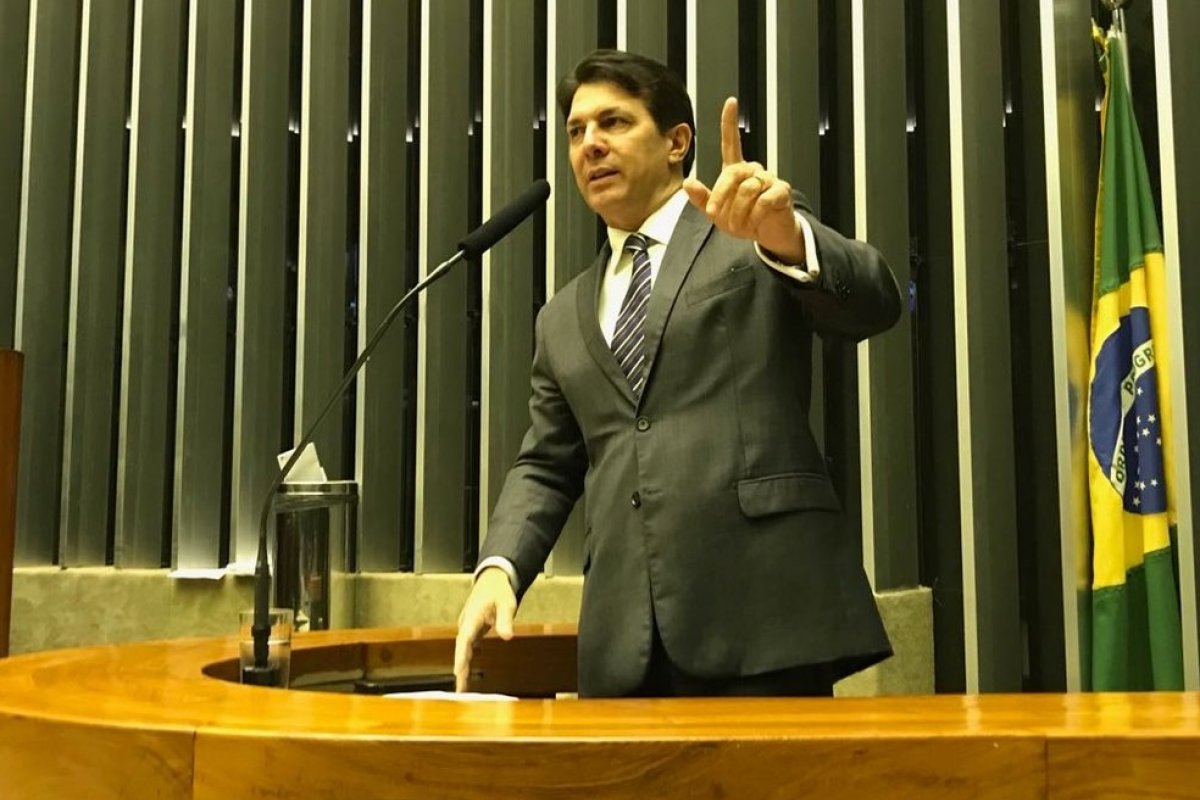 Reforma administrativa: Relator descarta possibilidade de corte de jornada e salário de servidores