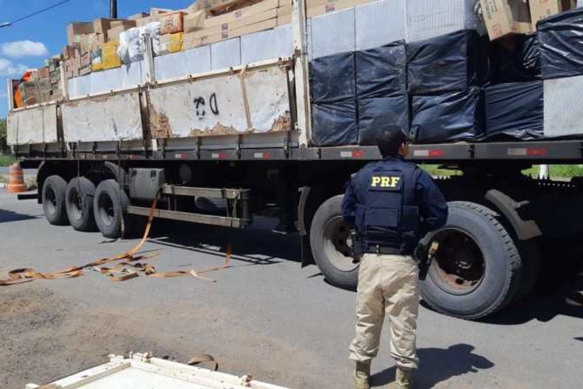 Cigarros contrabandeados avaliados em mais de R$ 1 milhão são apreendidos na BR 166