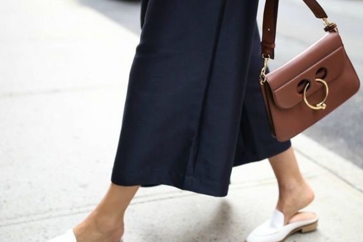 Quatro formas de ser elegante no trabalho sem salto alto