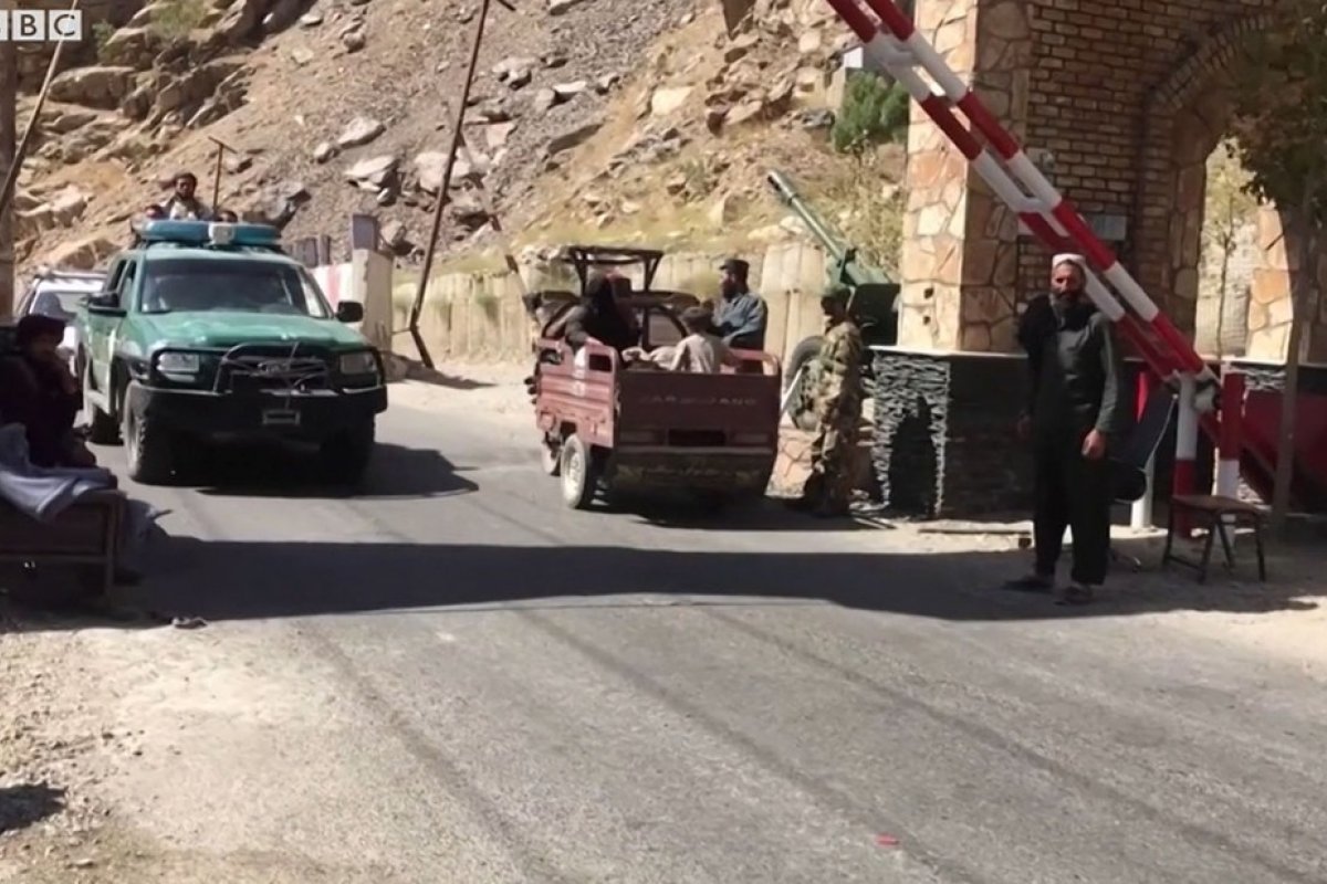 Talibã mata pelo menos 20 civis no Afeganistão, diz reportagem da BBC News