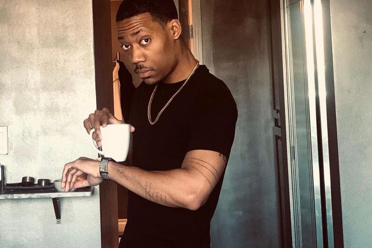 Ator de Todo Mundo Odeia o Chris reclama de reações de brasileiros nas redes