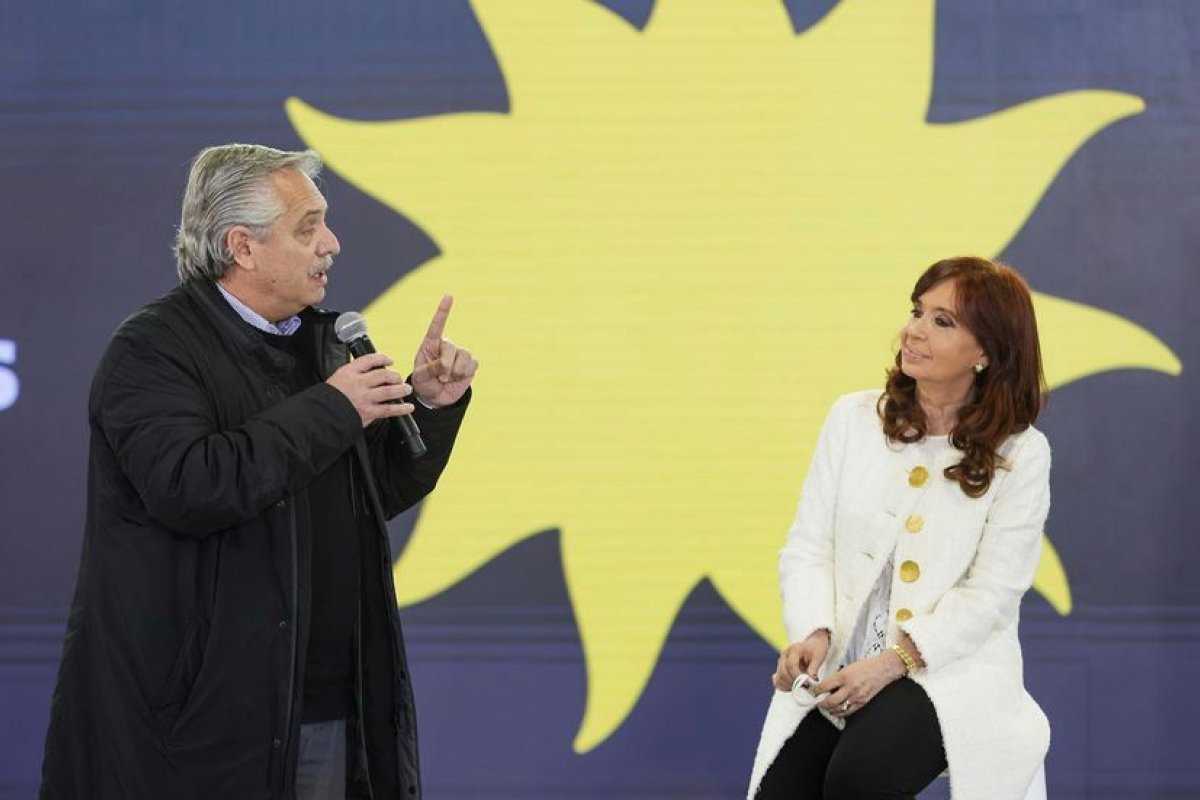 Presidente da Argentina cancela viagens ao exterior para evitar que Cristina Kirchner assuma a cadeira