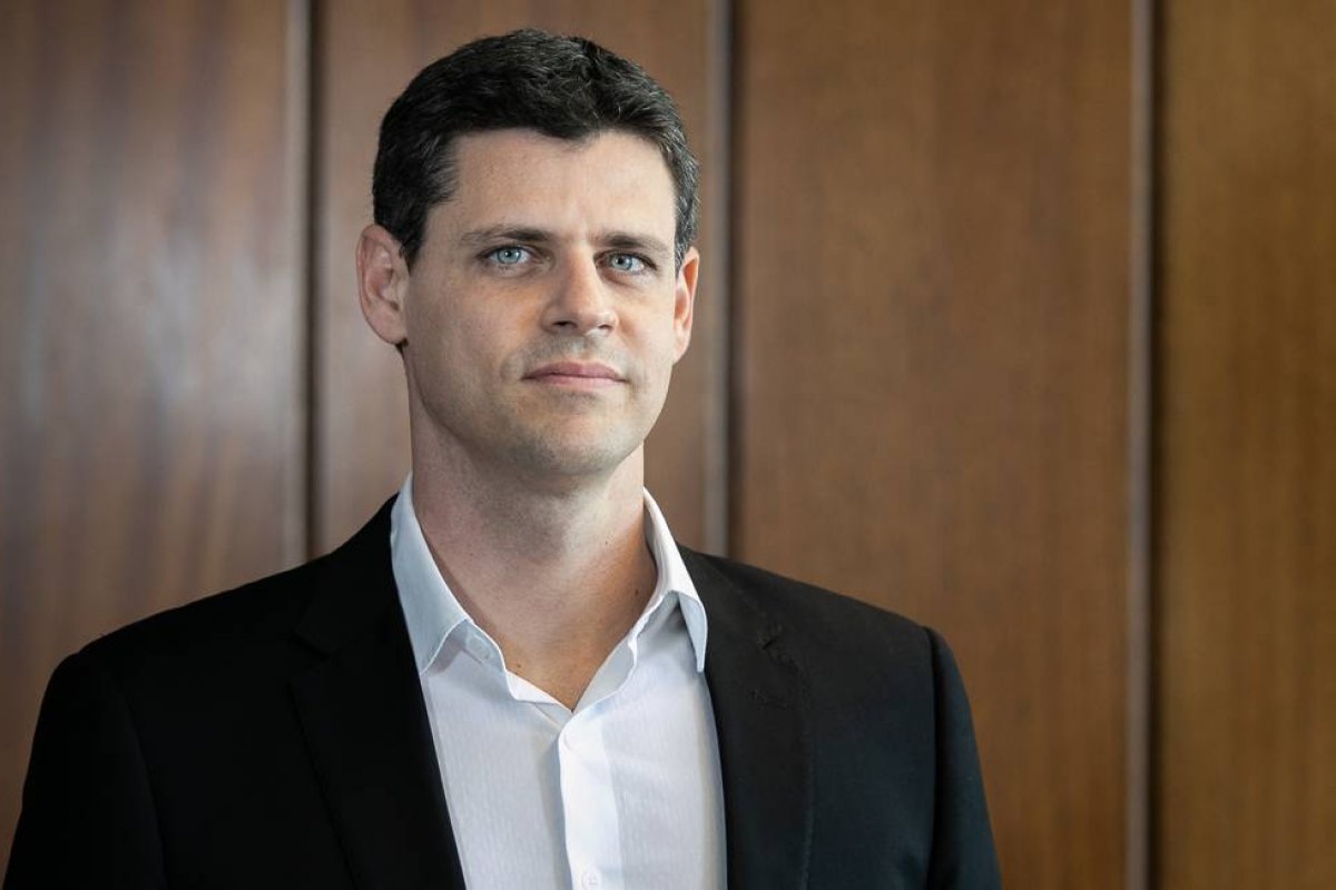 Secretário especial afirma que governo prevê Bolsa Família de R$ 300 em novembro e dezembro