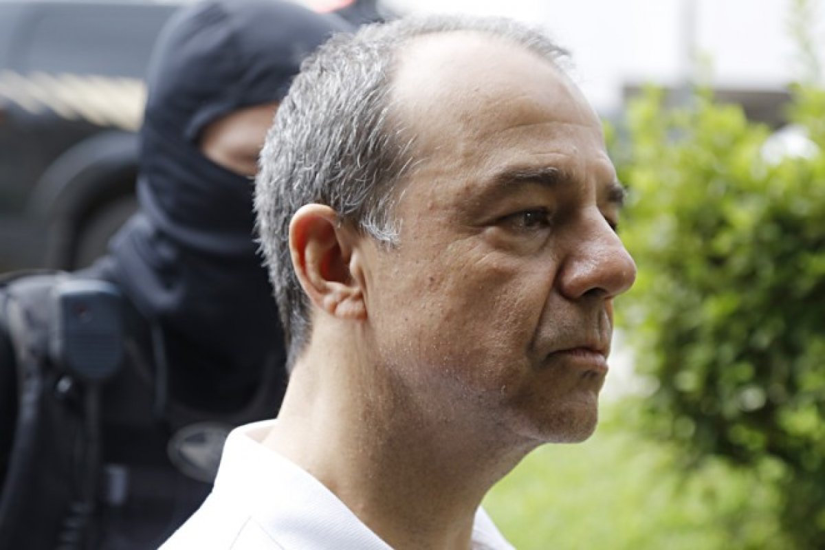 Sérgio Cabral deixa cadeia em Bangu e é transferido para Unidade Prisional da PM