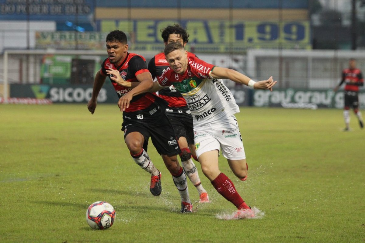 Vitória empata sem gols com Brusque e segue na zona de rebaixamento da Série B