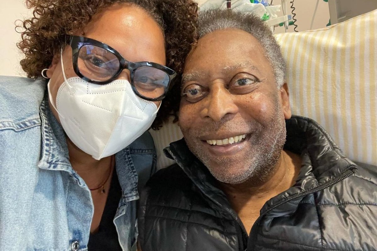 "Deu um passinho para trás e dois para frente", diz filha de Pelé sobre estado de saúde do jogador
