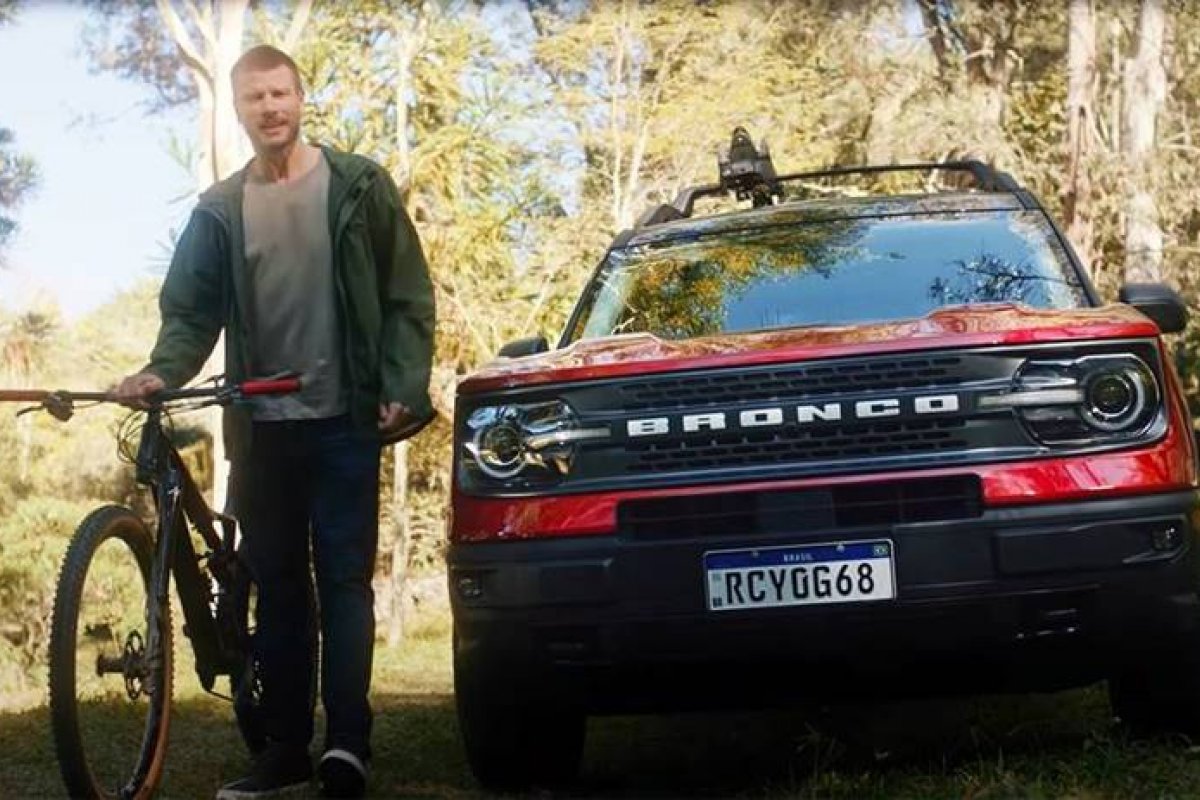 Ator Rodrigo Hilbert estreia série de aventuras com o Bronco Sport