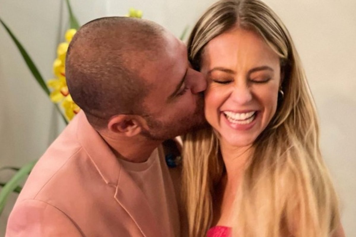 Viva o AMOR! Diogo Nogueira canta música inédita para Paolla Oliveira