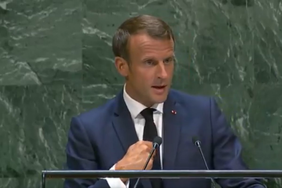 Macron cita Amazônia como parte de 'batalha essencial' para meta climática