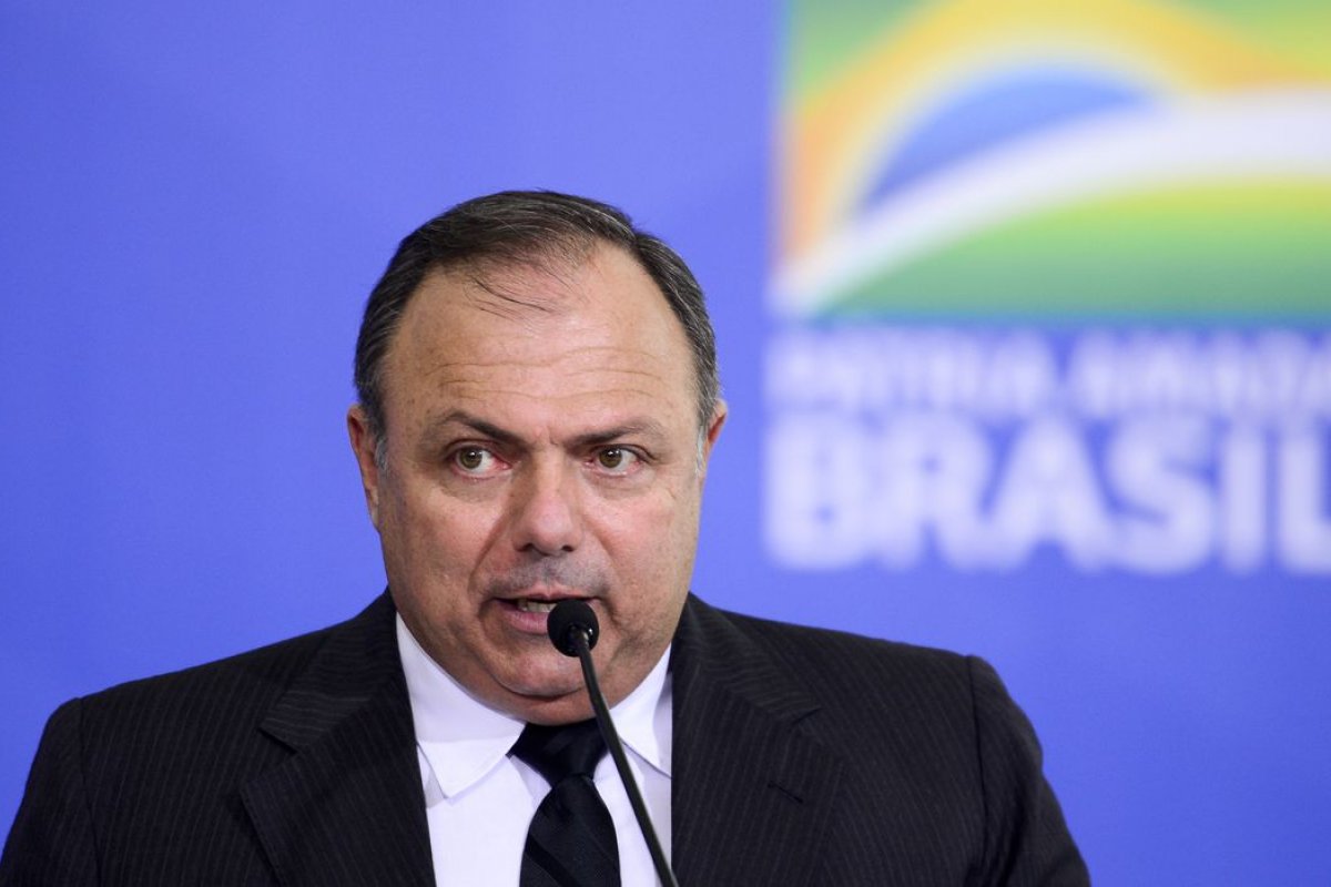 Pazuello prepara relatório paralelo da CPI da Pandemia, diz coluna