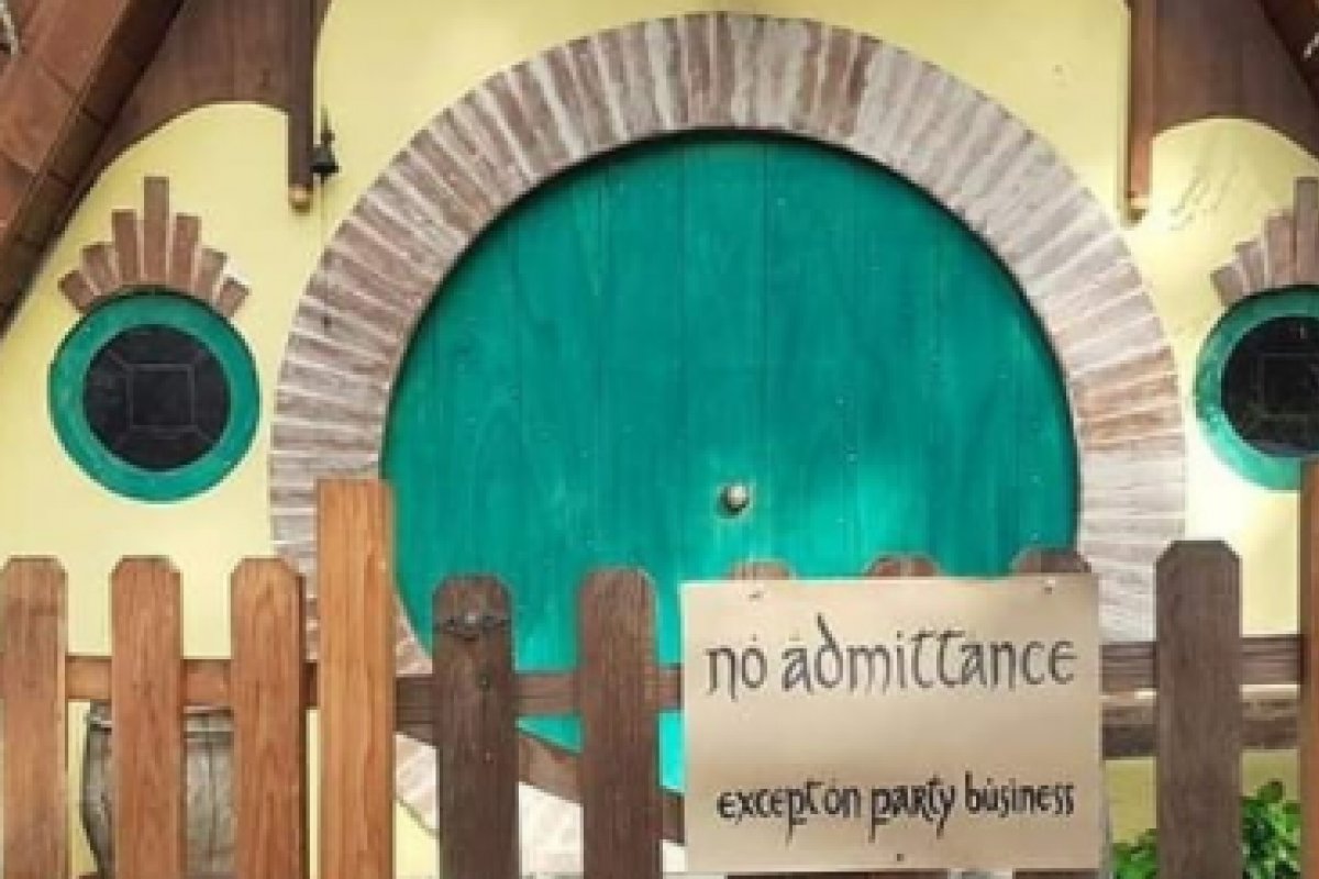 Inspirado em Senhor dos Anéis, italiano de 37 anos constrói casa para viver como Hobbit