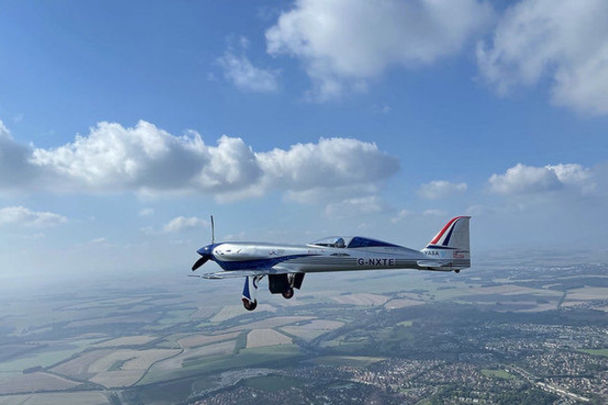 Avião elétrico da Rolls-Royce realiza primeiro voo na Inglaterra