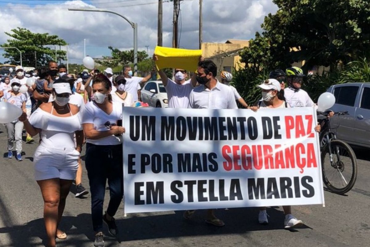 Moradores de Stella Maris protestam contra violência e cobram policiamento