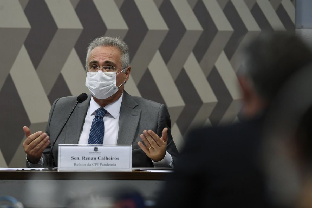 Renan Calheiros adia entrega do relatório final da CPI da Pandemia para outubro