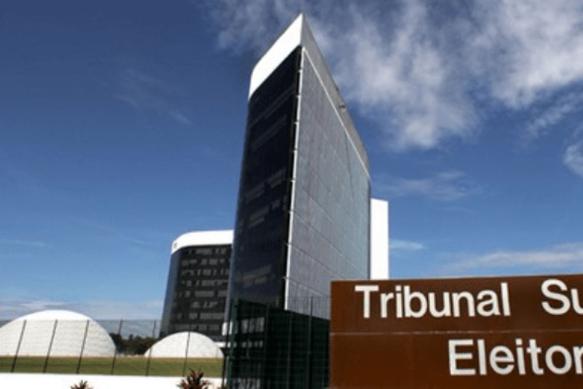 TSE convoca reunião com representantes de redes sociais