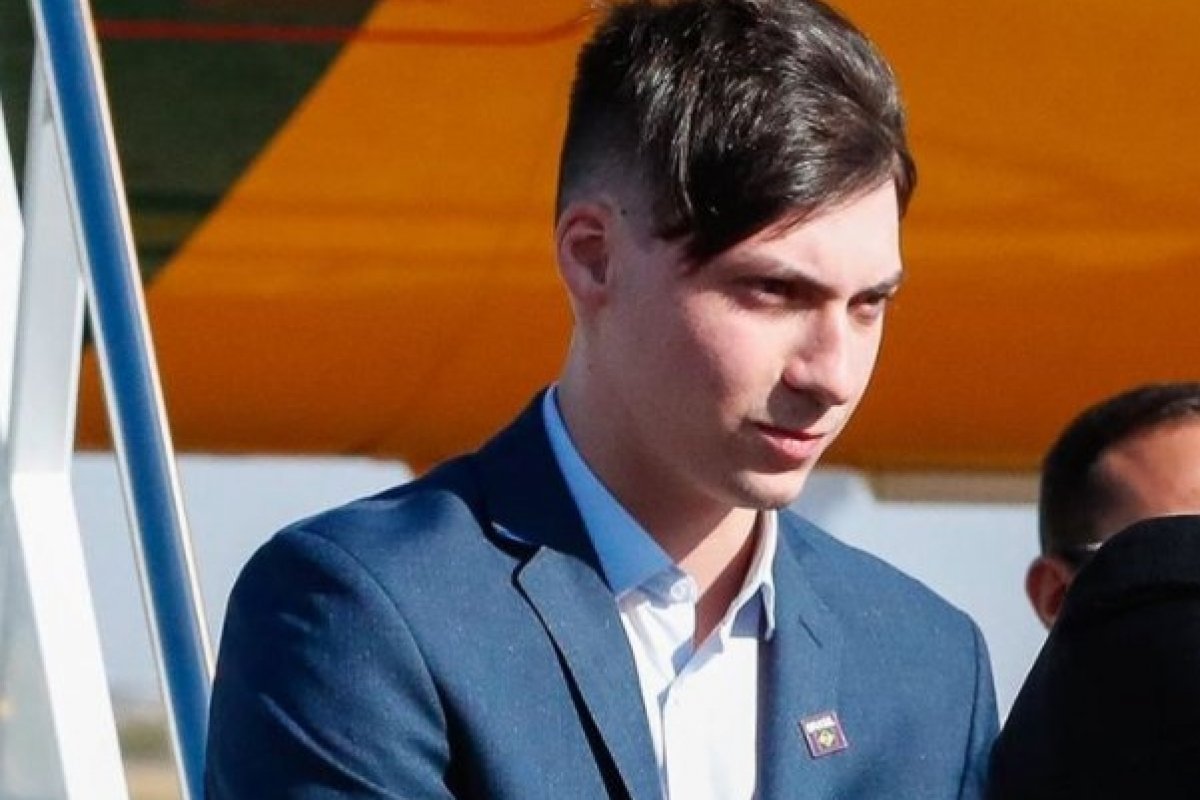 "Ameaças veladas", diz suplente da CPI sobre publicação de Renan Bolsonaro