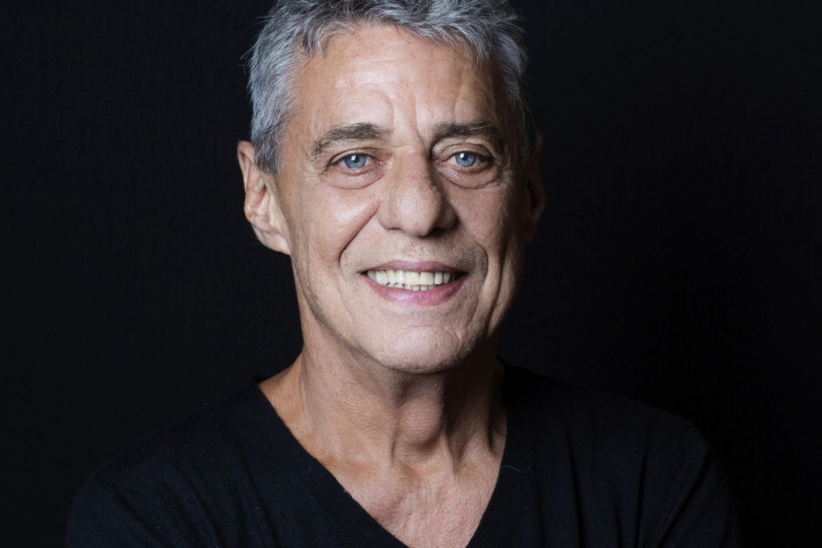 Justiça do Rio solicita que Eduardo Leite exclua o vídeo com menção a Chico Buarque