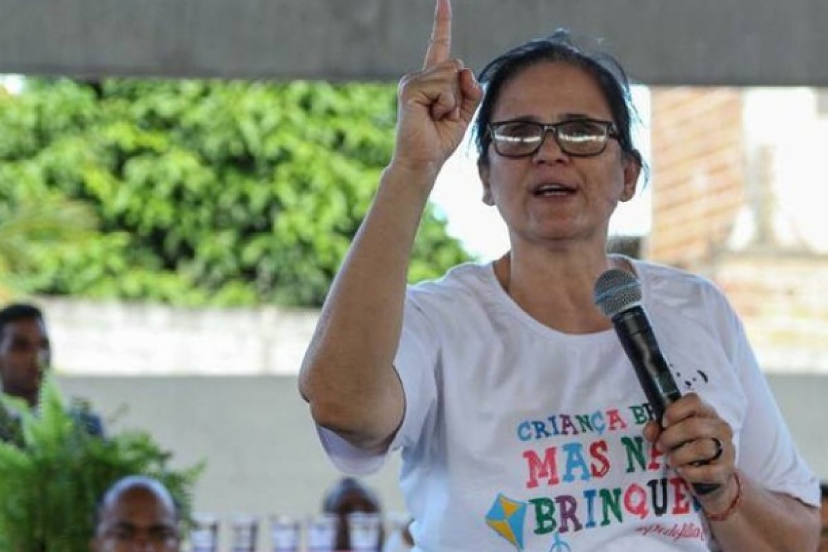 Ministra Damares é nomeada Cidadã Feirense