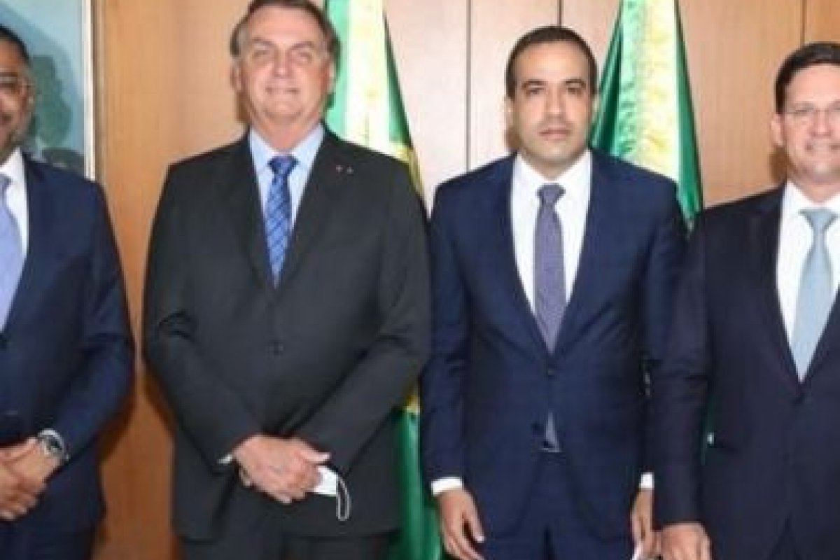 "Bolsonaro está ajudando a cidade, é legitimo que ele esteja aqui", diz Bruno Reis