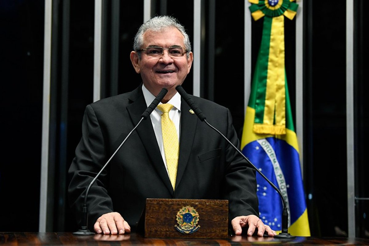 Angelo Coronel desconversa sobre sabatina de André Mendonça