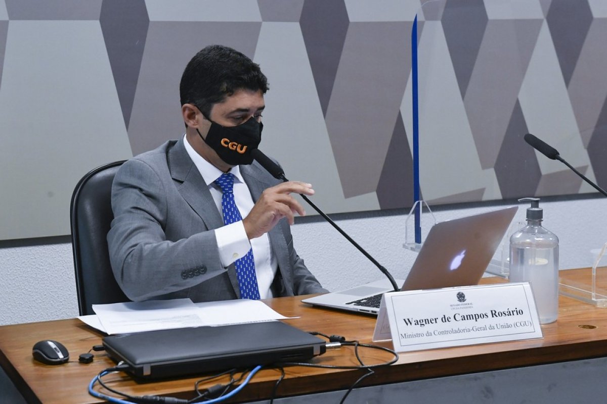 Vídeo: Ministro da CGU se torna investigado pela CPI após chamar senadora de 'descontrolada'