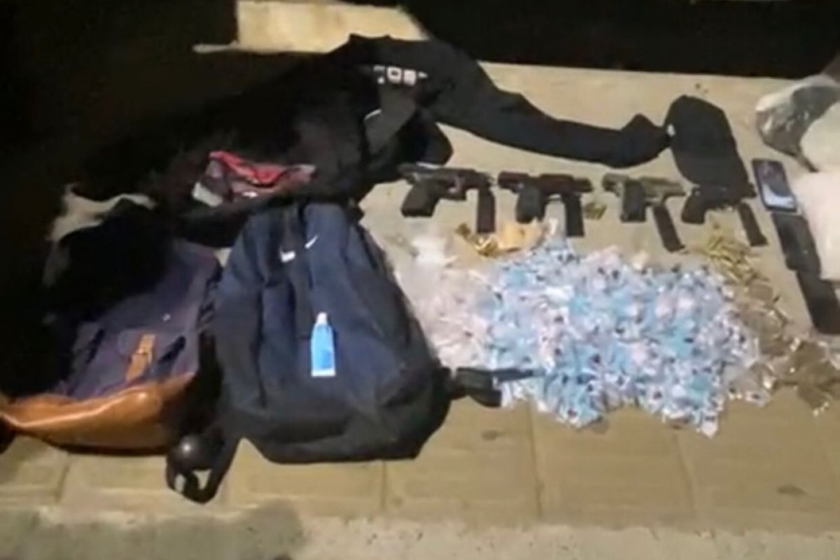 Em operação, polícia prende seis homens e adolescente é apreendido no bairro de Pernambués, em Salvador