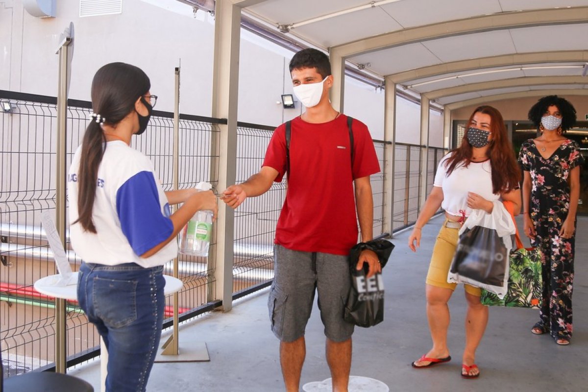 Rui Costa libera eventos com até 1.100 pessoas na Bahia