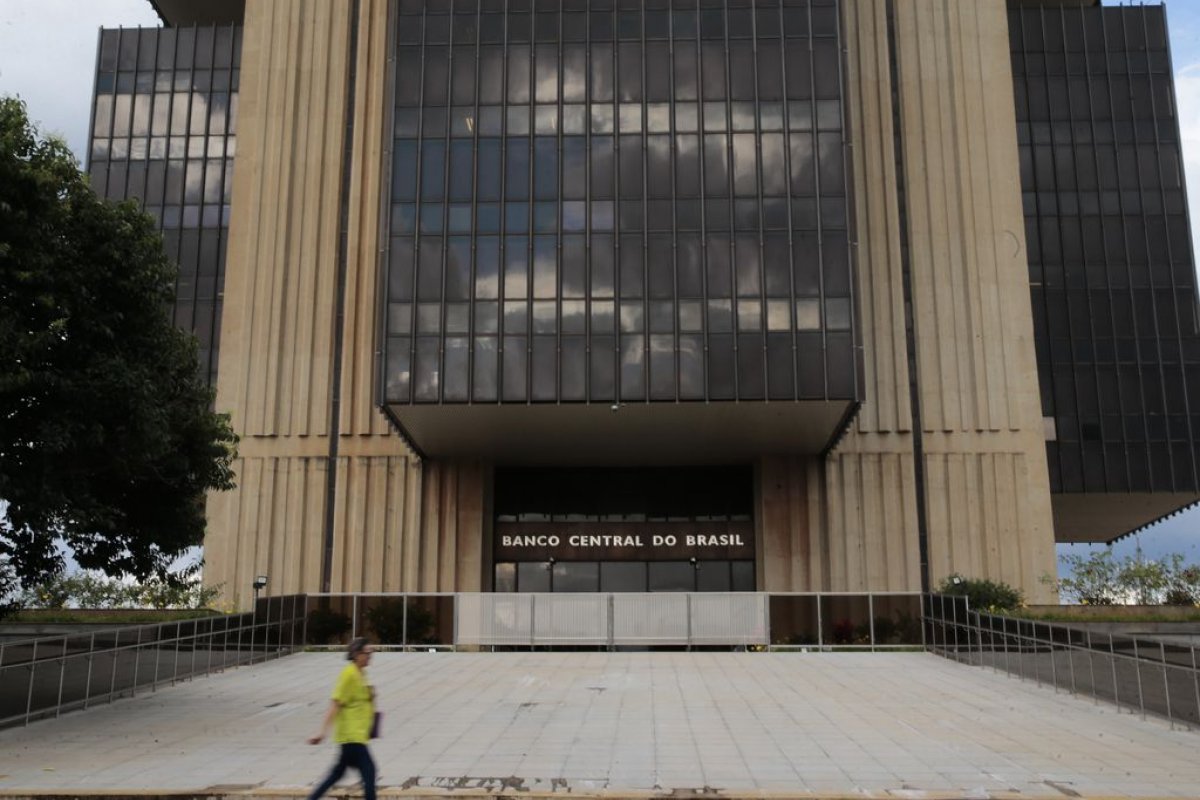 Banco Central deve elevar juros para 6,25% ao ano, maior nível em dois anos