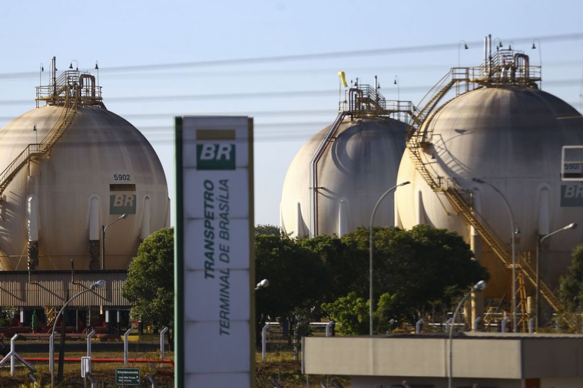 Presidente da Transpetro renuncia ao cargo e diretor de Serviços assume