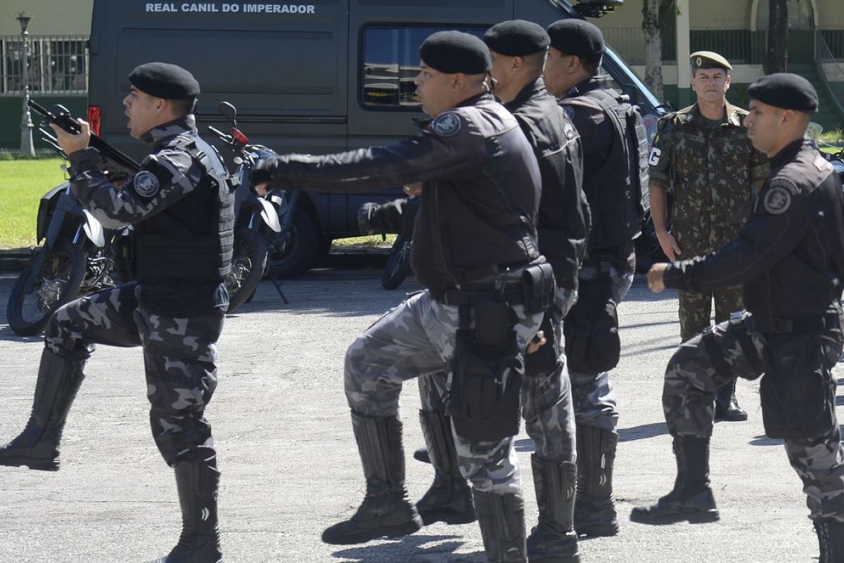 Estudo aponta que maioria dos policiais mortos no Rio de forma violenta estava de folga