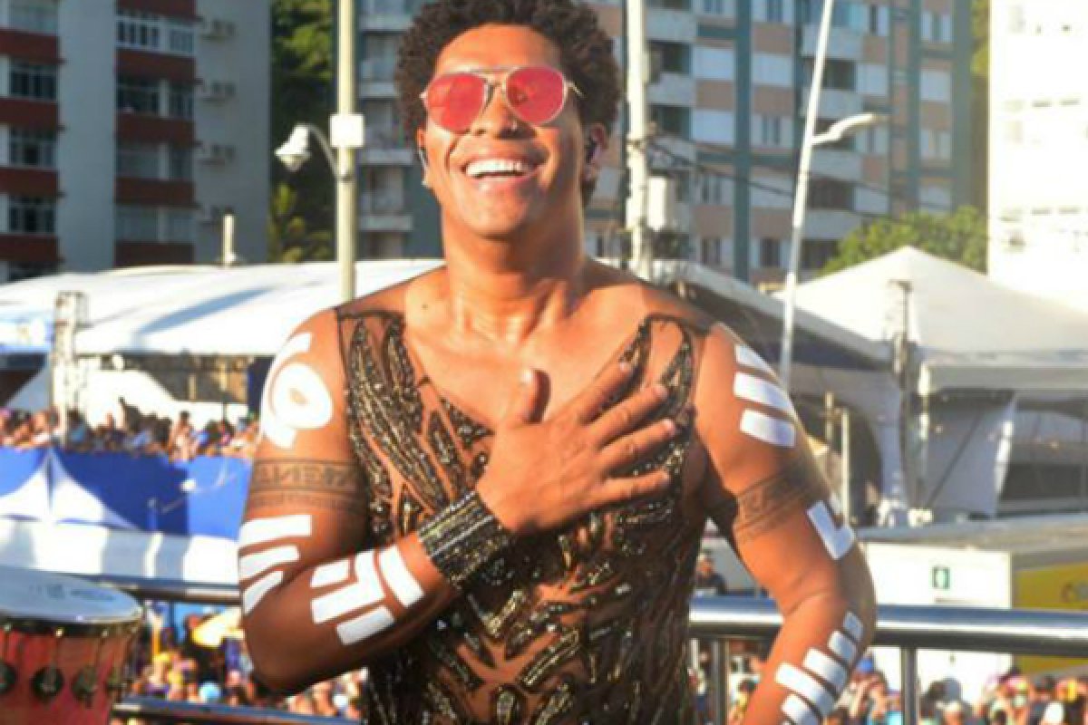Carlinhos Brown convida Denny Denan para projeto de 30 anos do grupo