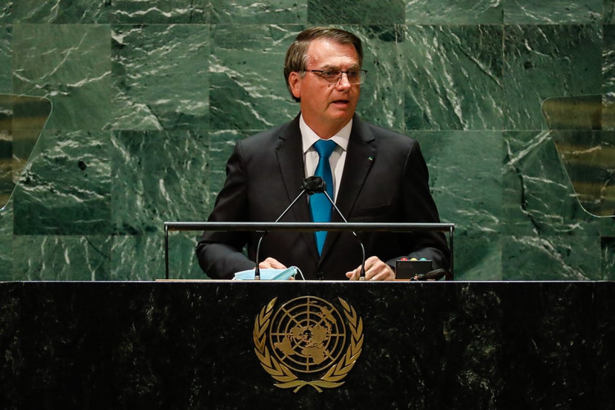 Após Anvisa orientar isolamento, Bolsonaro marca compromisso por videoconferência