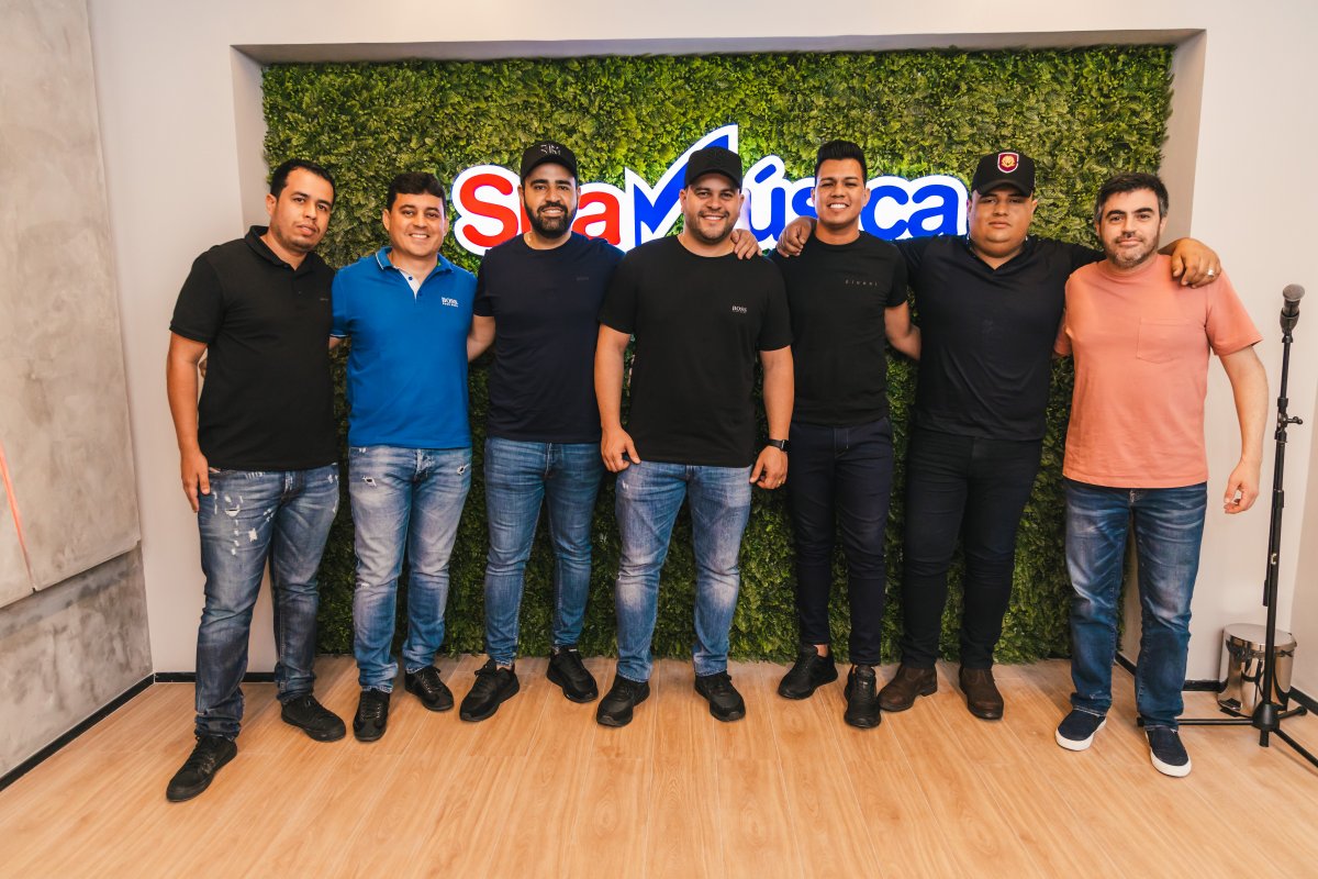 Empresa brasileira vence concorrência internacional e fecha contrato milionário com Tarcísio do Acordeon e Vitor Fernandes