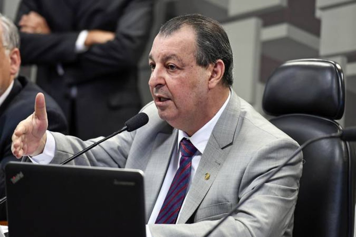 Vídeo: 'Você é um peixe liso, vai escapulindo', diz Aziz ao comentar sobre médico da Prevent Senior em CPI 