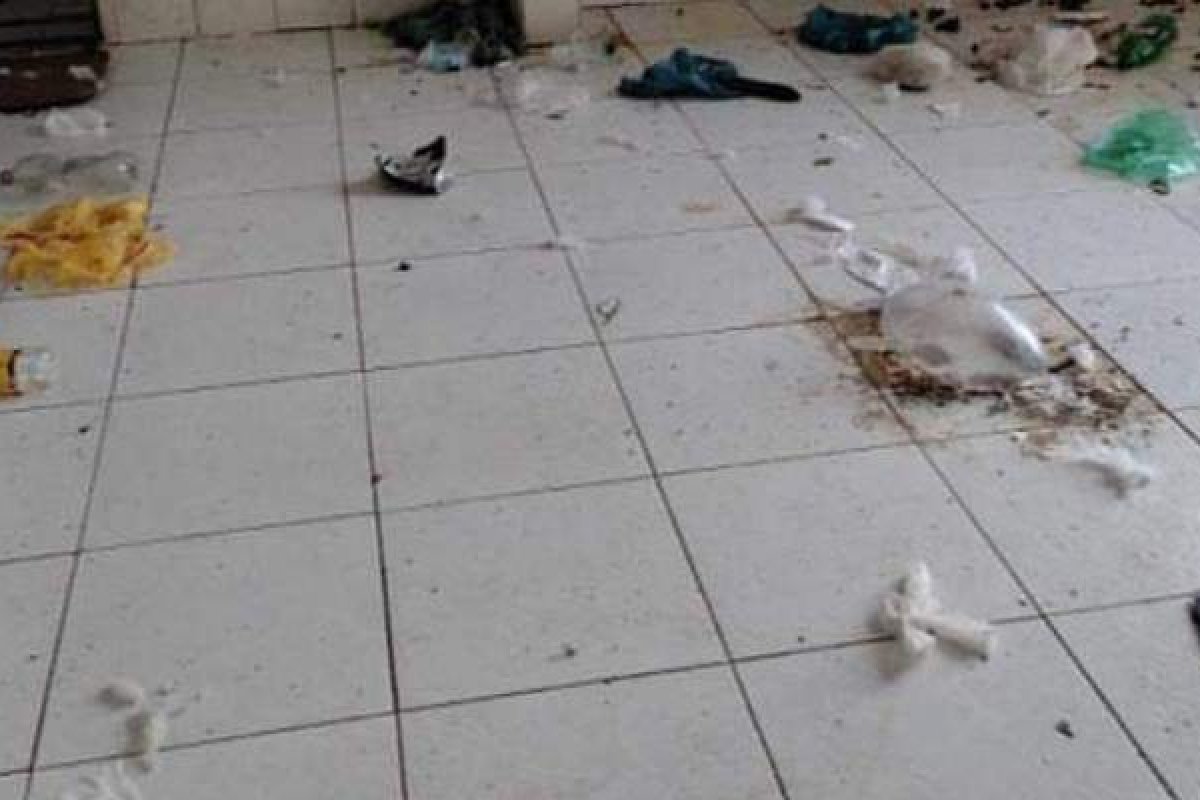 Crianças são encontradas em cárcere privado dentro de imóvel com lixo