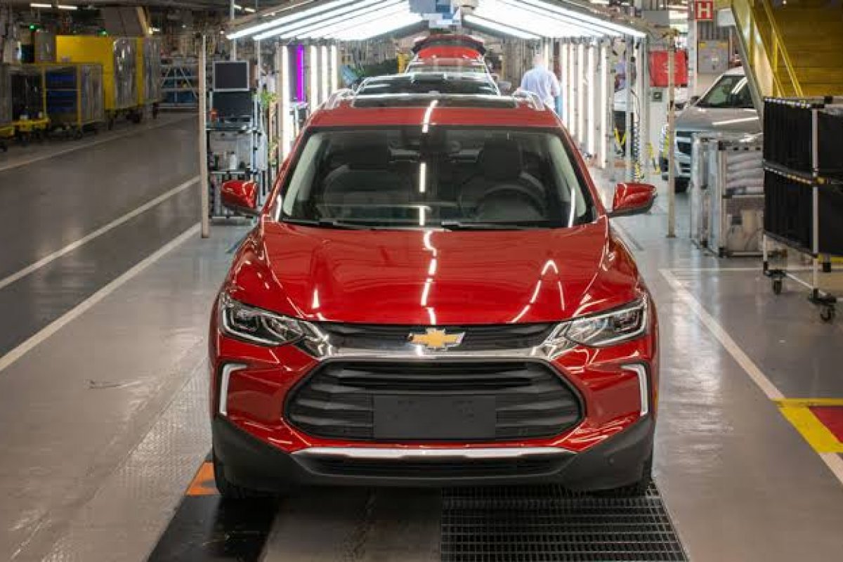 Chevrolet dobra produção do Onix e Tracker com segundo turno