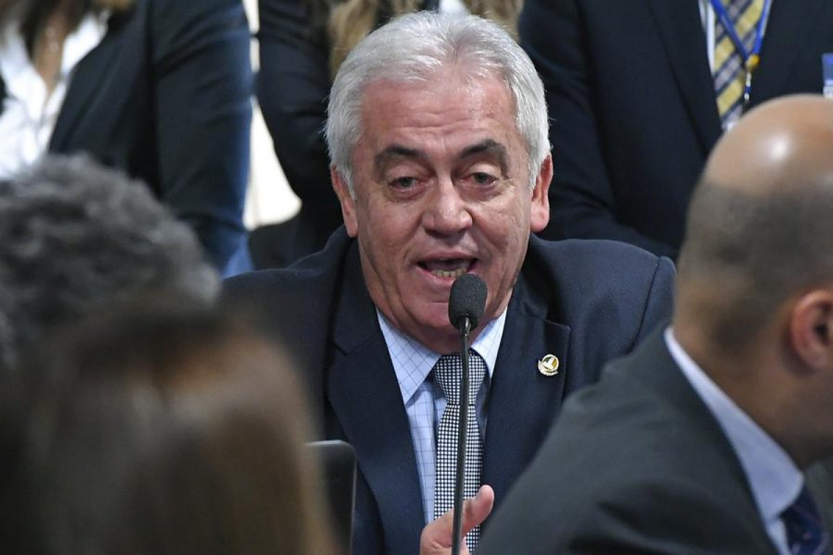 Em sabatina de Aras, Otto Alencar questiona corporativismo no MP