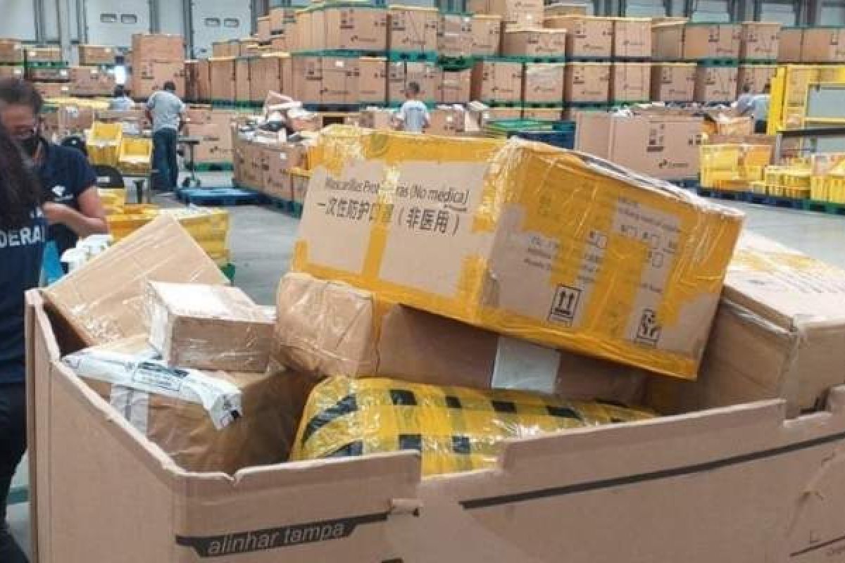 Receita Federal confisca R$ 400 mil em encomendas irregulares e cocaína nos Correios de Salvador