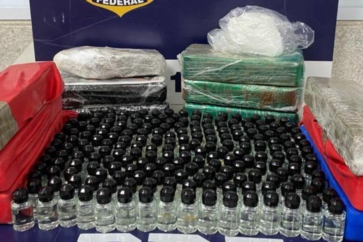 Mulher é presa transportando maconha, cocaína e lança-perfume em ônibus no município de Vitória da Conquista